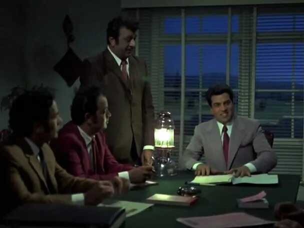 Шантаж субтитры. Шантаж фильм 1973. шантаж фильм индия 1973. кадры из фильма шантаж. шантаж фильм 1973 индия кадры.