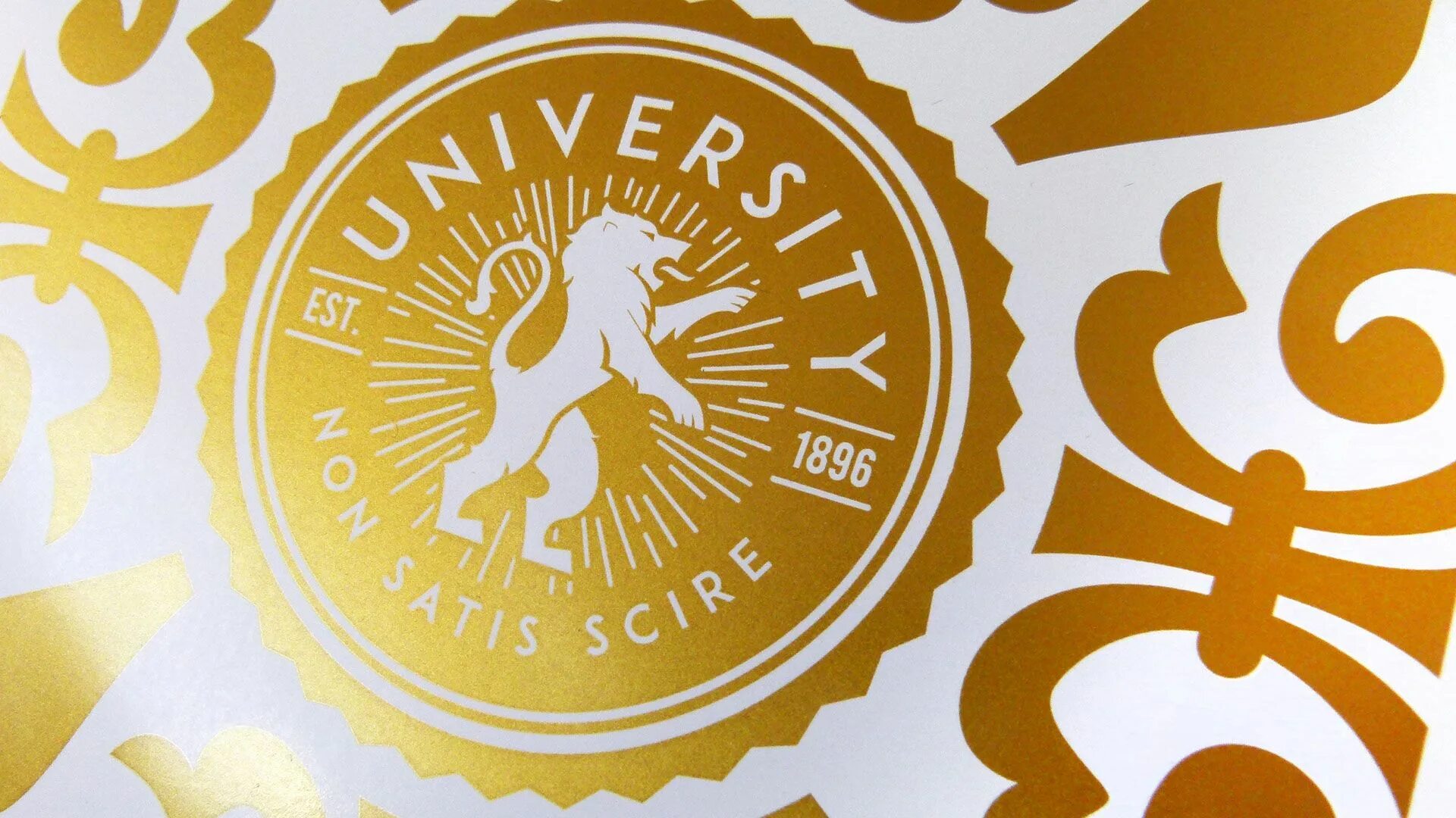 Виртуальное золото. Фон золотого цвета. Golden digital. Токен на золото. Gold trader.