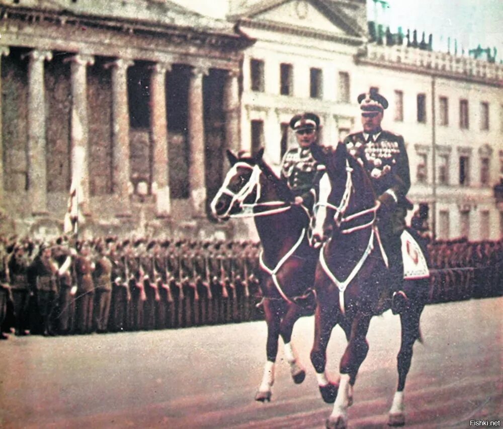 Маршал Рокоссовский на параде Победы 1945. Рокоссовский парад