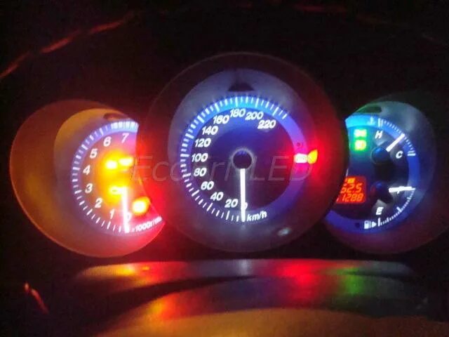 Приборная панель мазда 3 2008. Приборная панель mazda 3 bk. Замена лампочек мазда 3 бк пнопоки abs на панели. Мазда 3 bl подсветка приборов. Подсветка приборной панели мазда 3.