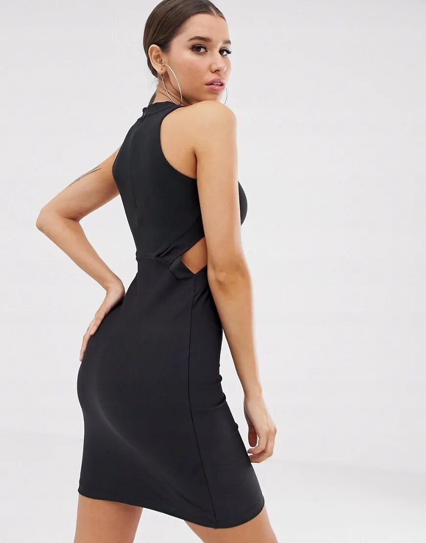 Платье с вырезом. Платье с вырезами на талии. Платье с вырезом сердечко. Платье с вырезом на животе. Короткое платье с вырезами на талии.