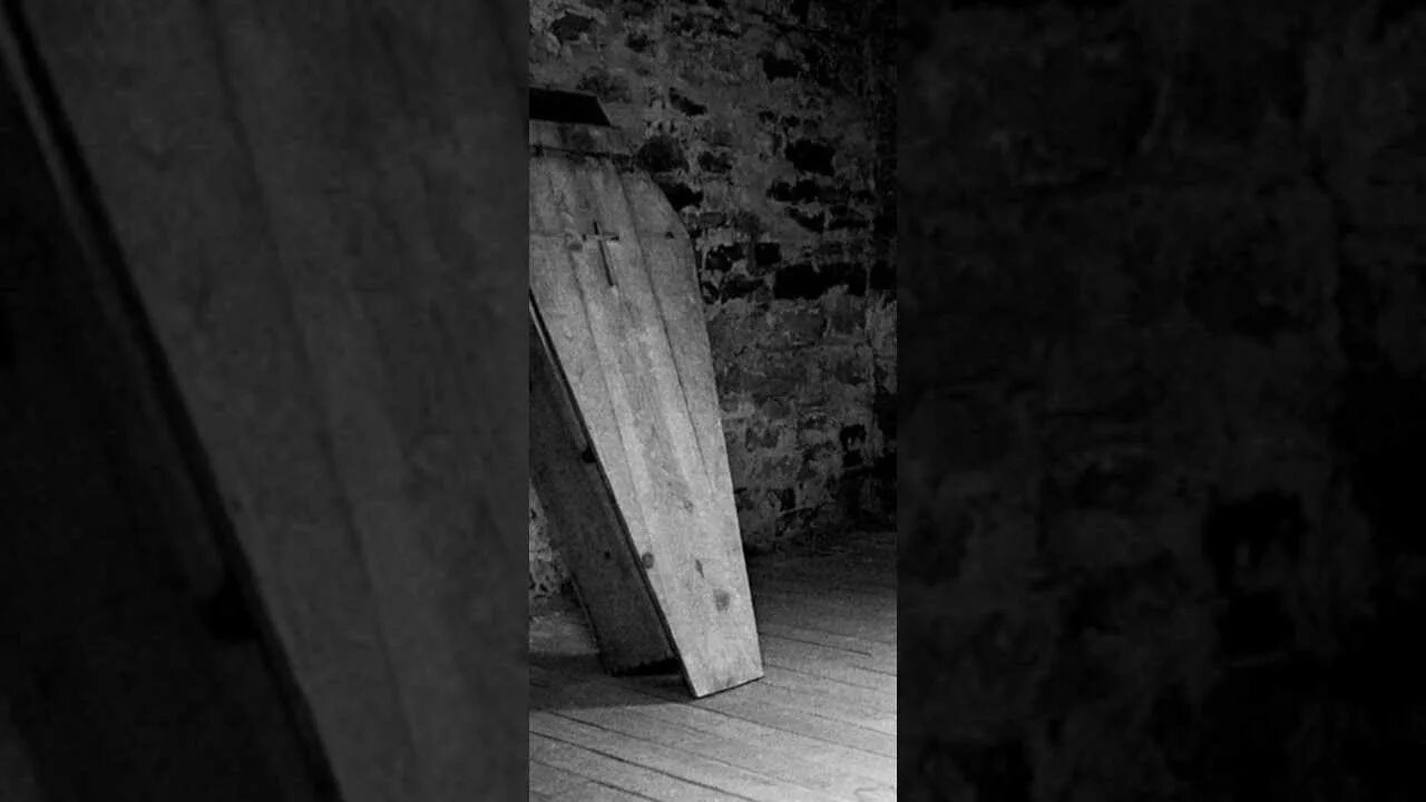 Страшилки для детей гробик на колесиках. Гробик на колесиках история. Гроб на колесиках страшилка. Как вызвать гробик на колесиках. Страшные истории гробик на колесиках.