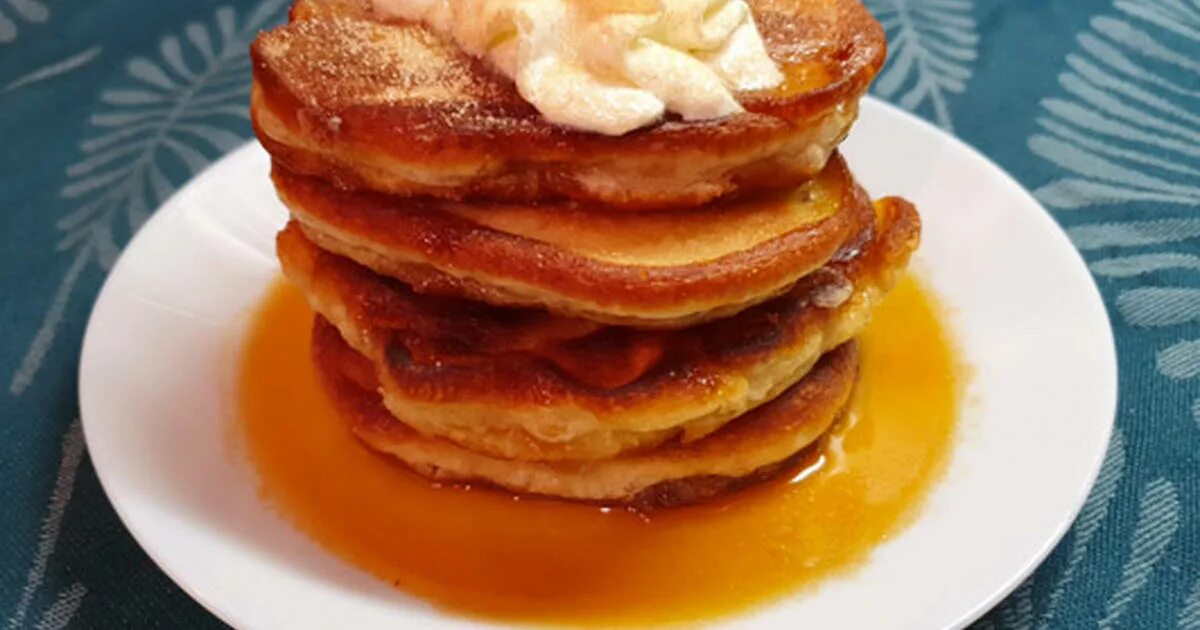 Оладьи на кислом молоке пышные. Пышные оладьи. Оладушки на кислом молоке. Оладушки. Оладьи на кислом молоке пышные.