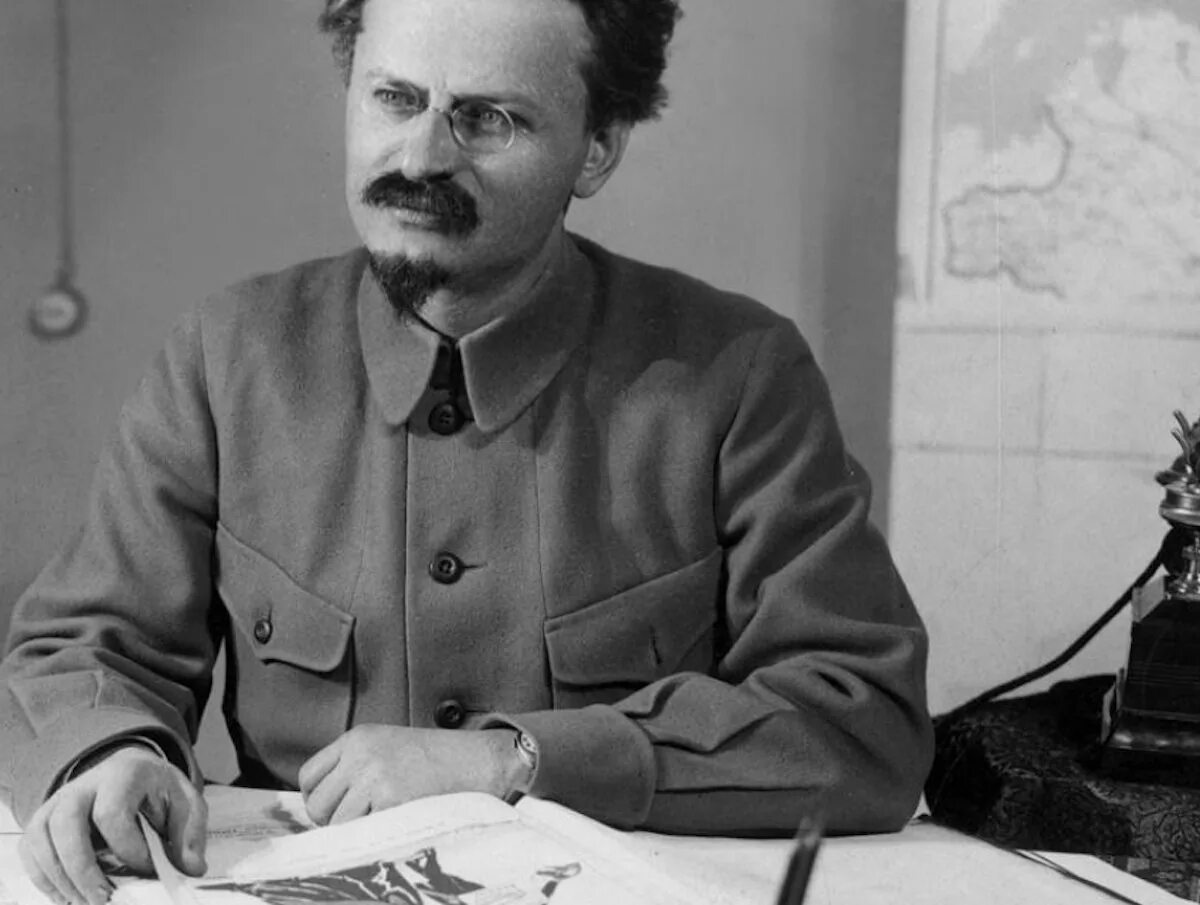 Лев революции. Троцкий Лев Давидович. Троцкий Лев Давидович фото. Лев Давидович Троцкий 1918. Лев Бронштейн (Троцкий).