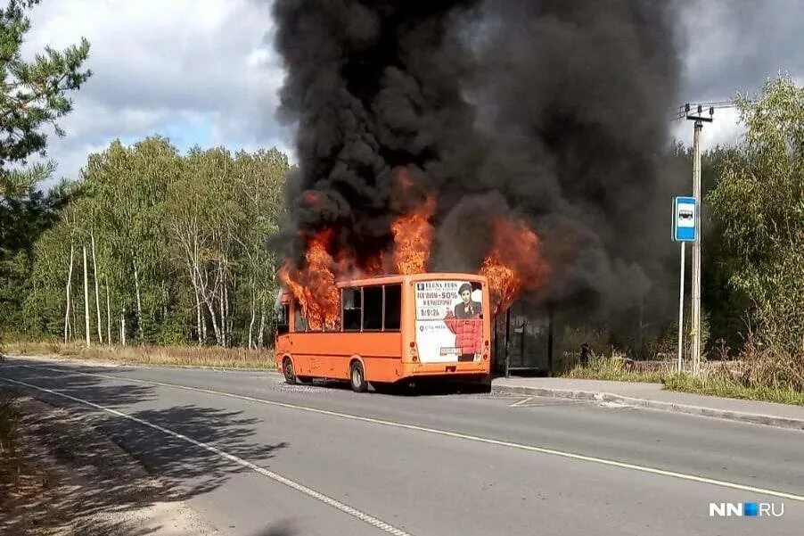 Каким цветом горел маршрут под номером 19. Пожарный автобус. Сгорел автобус в Дзержинске.