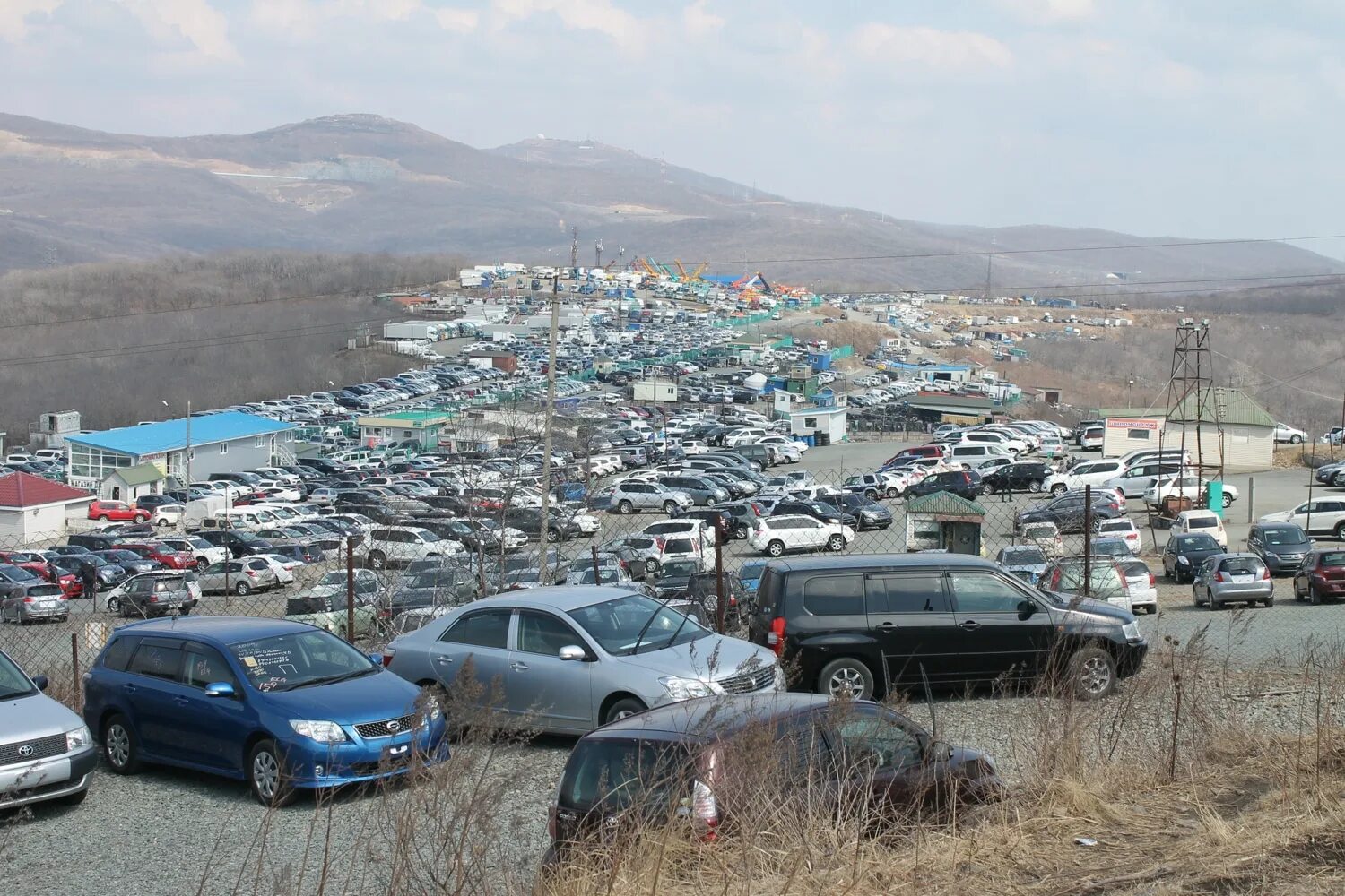 Купить автомобиль владивосток зеленый. Приморский край зеленый угол. Зелёный рынок Владивосток. Зелёный угол Владивосток. Зелёнка Владивосток авторынок.