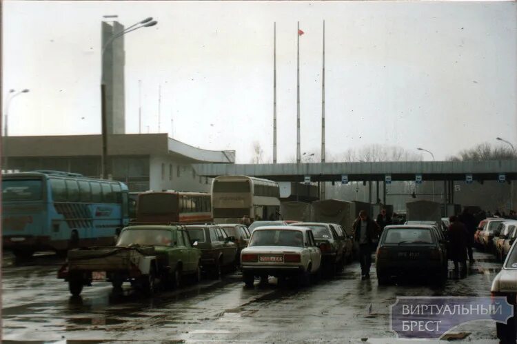Очереди на границе с польшей варшавский мост. Варшавский мост брест. варшава в 90-е годы. таможенный пункт варшавский мост. мосты 90-х.