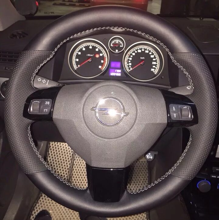 Дергается руль. Снятие руля opel corsa. Ниссан ноут снять руль. Крепление подушки безопасности в руле приора. Дергается руль.