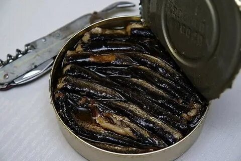 Банка со шпротами