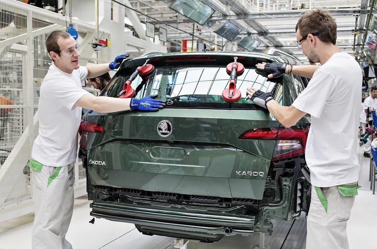 Где собирается шкода. Завод skoda в чехии. автозавод шкода в чехии. skoda на горьковском автомобильном заводе.