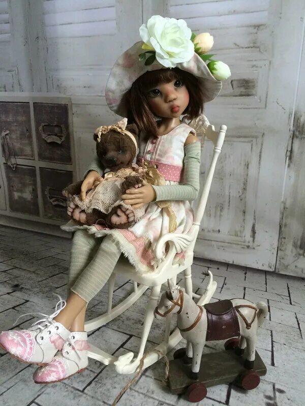 Открыть куколка. Две куклы для детей. Девочки открывают куклы. Открываем куклу. Мультик и кукла откроешь.