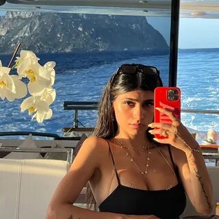 Mia Khalifa reached the beach with her husband and then started doing such ...