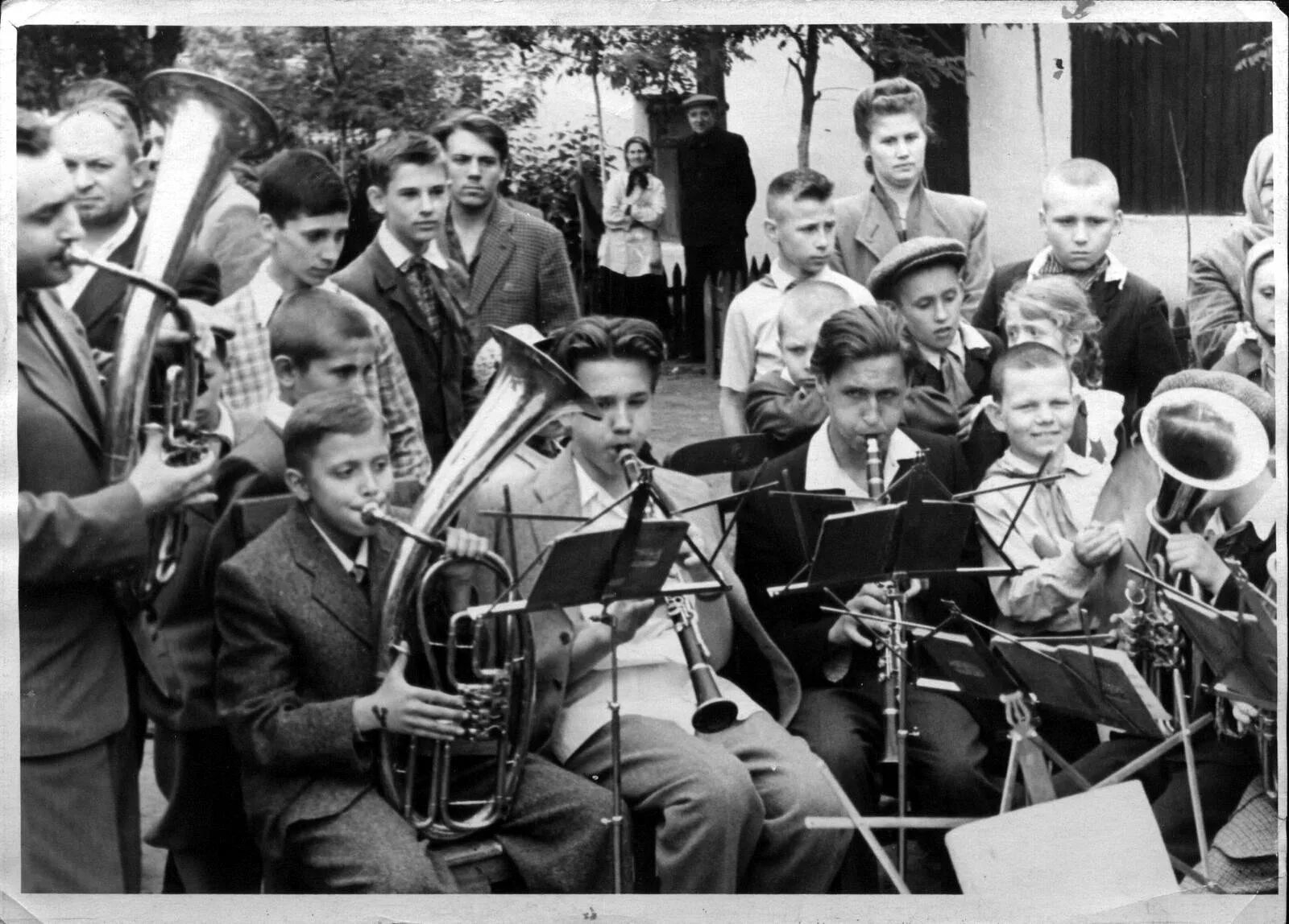 Духовой оркестр школы. Духовой оркестр 1940 СССР. Оркестр в парке 1960.