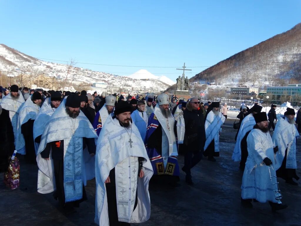рождественский крестный ход. крестный ход севастополь. кубинский крестный ход в 2016 году,. ходят ли на рождество крестный ход. петропавловск-камчатский крестный ход.