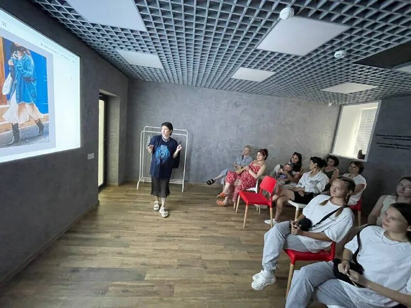 Общественный центр. Молодежное пространство. Молодежный центр азнакаево. Лотфуллина венера рифовна культурный центр азнакаево руководитель. Студенты в университете в 20 в.