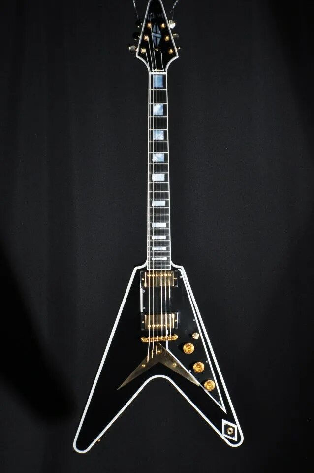 Гитара fly. Гитара Гибсон Flying v. Гитара Гибсон стрела. Гибсон Флаинг ви кастом. Gibson Flying v Black.