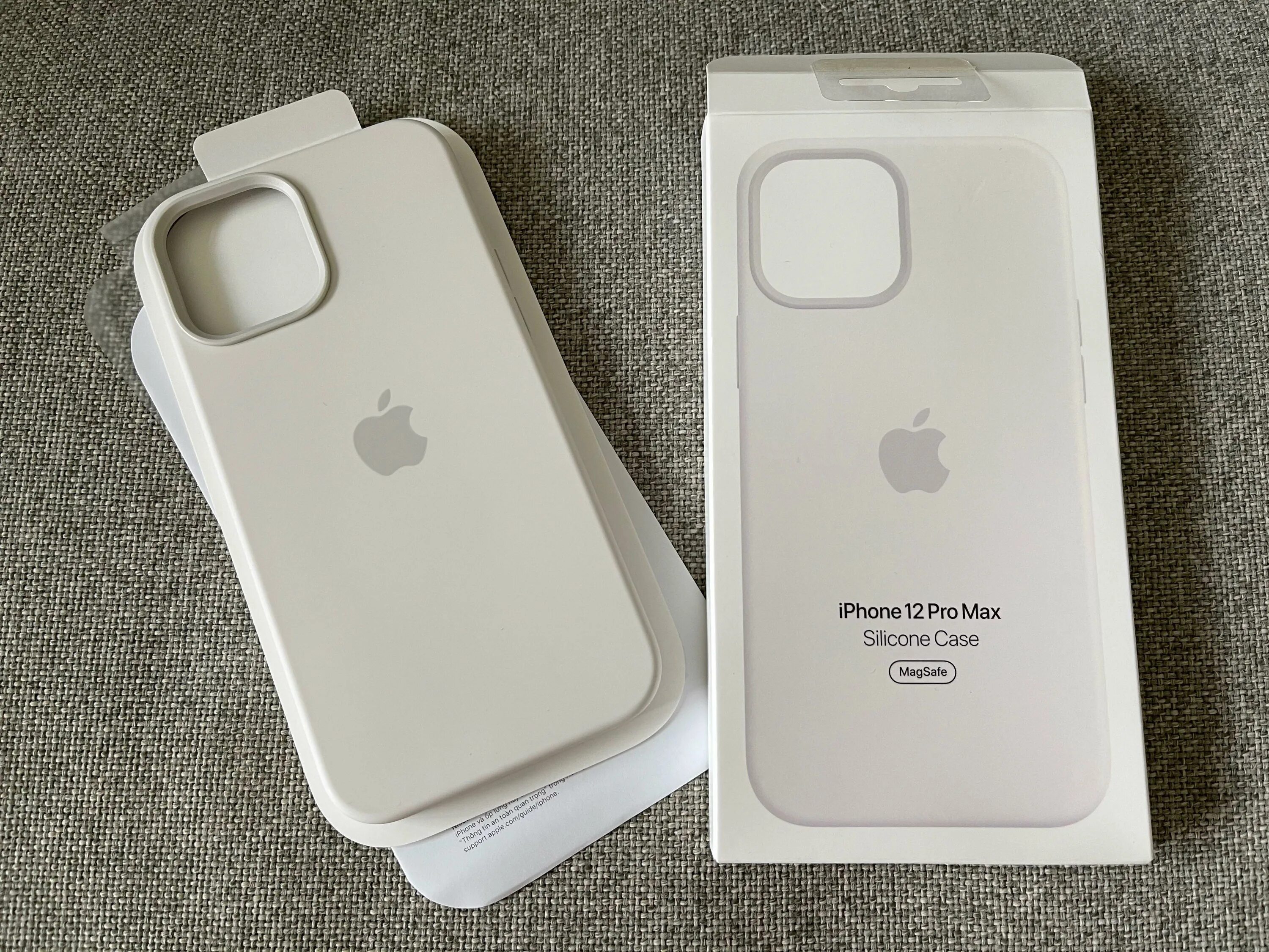 Apple case 15 pro max. Iphone 12 Pro Max MAGSAFE Case. Silicone Case iphone 14 Pro Max белый. Iphone 12 Pro White. Apple White Silicon Case iphone 14 Pro Max.