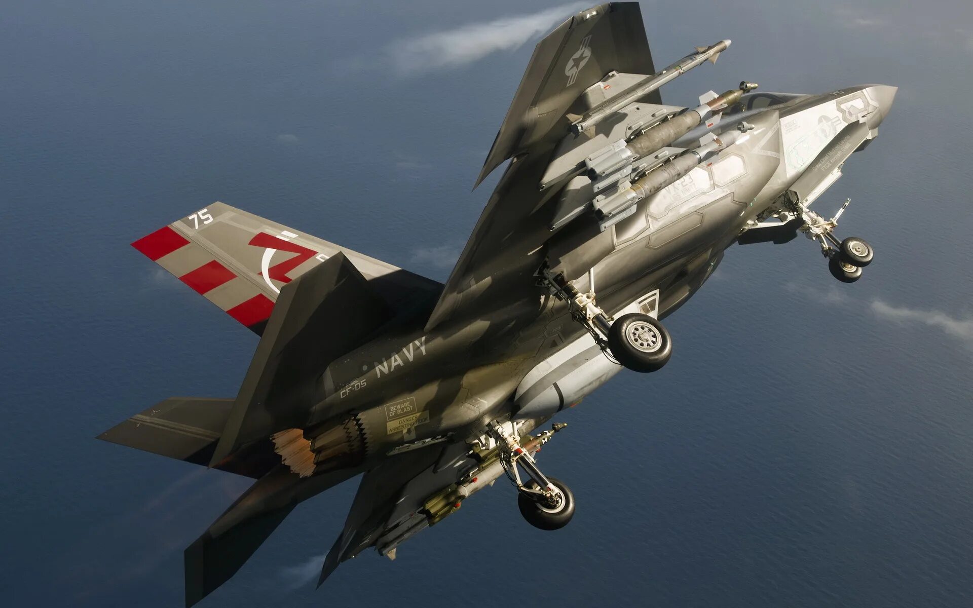 Истребитель оружие. F35c самолет. Самолет f-35c "Lightning II". F-35c. F-35 самолёт.