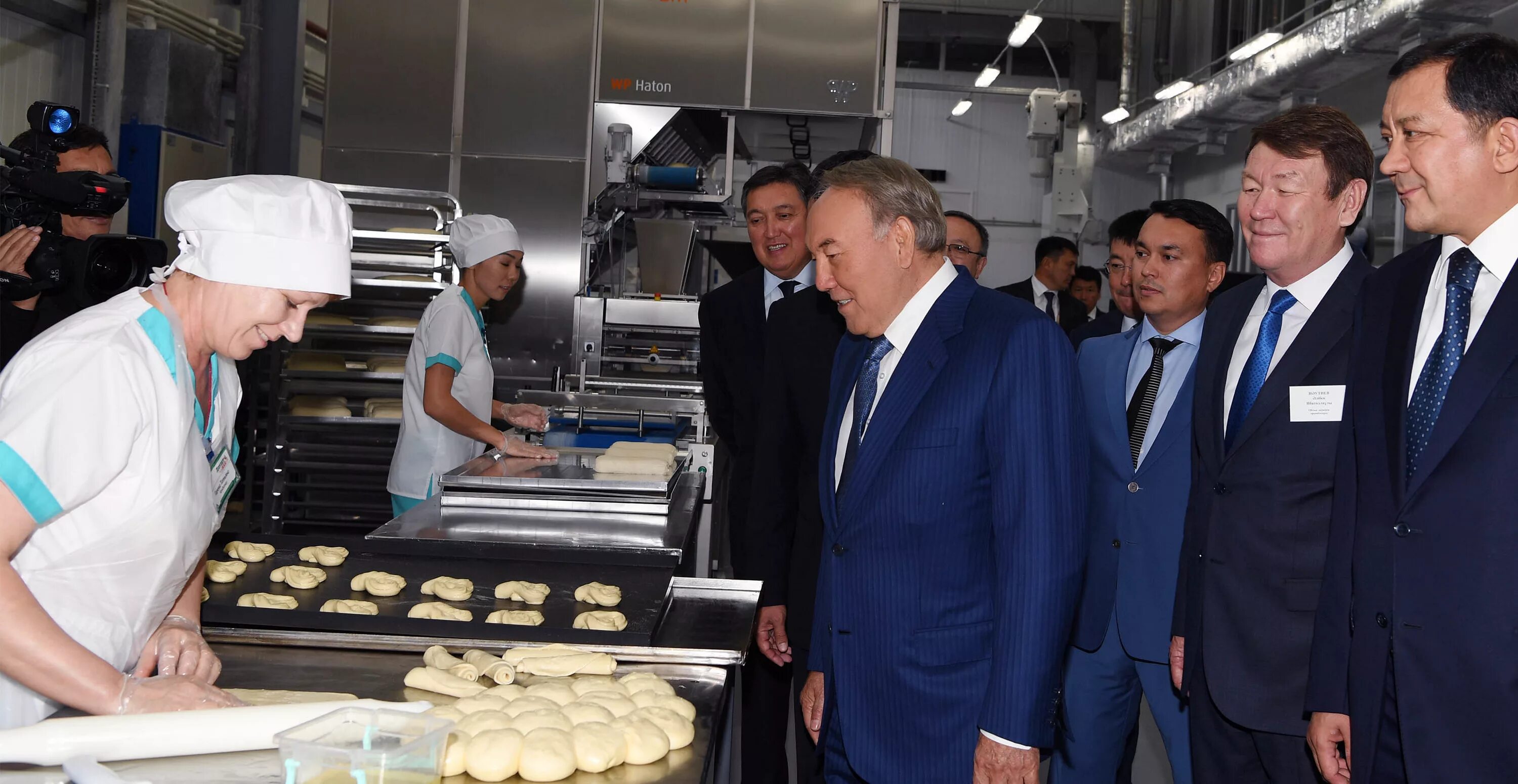 Фото продукции макинская птицефабрика. Ао «астана-өнім» реквизиты. Ао «астана-өнім» реквизиты. Отандық өнімдер. Сут молоко.