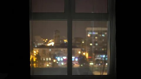 Пластиковое окно ночью фото
