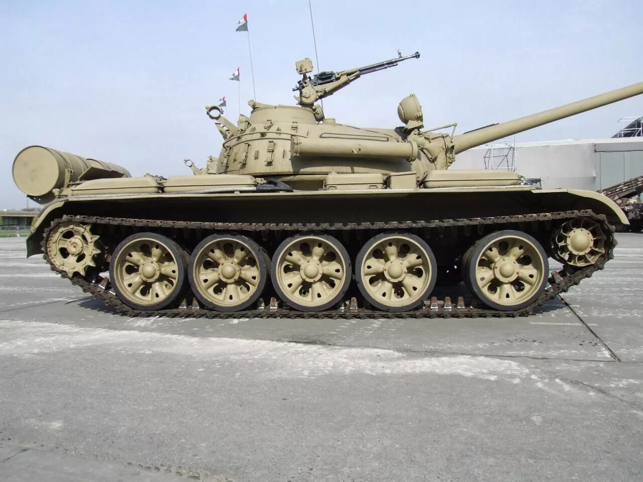 Пр т 55. Т 62 И Т 55. Танк т-54 и т-55. Т-55м5. Т55 танк сбоку.