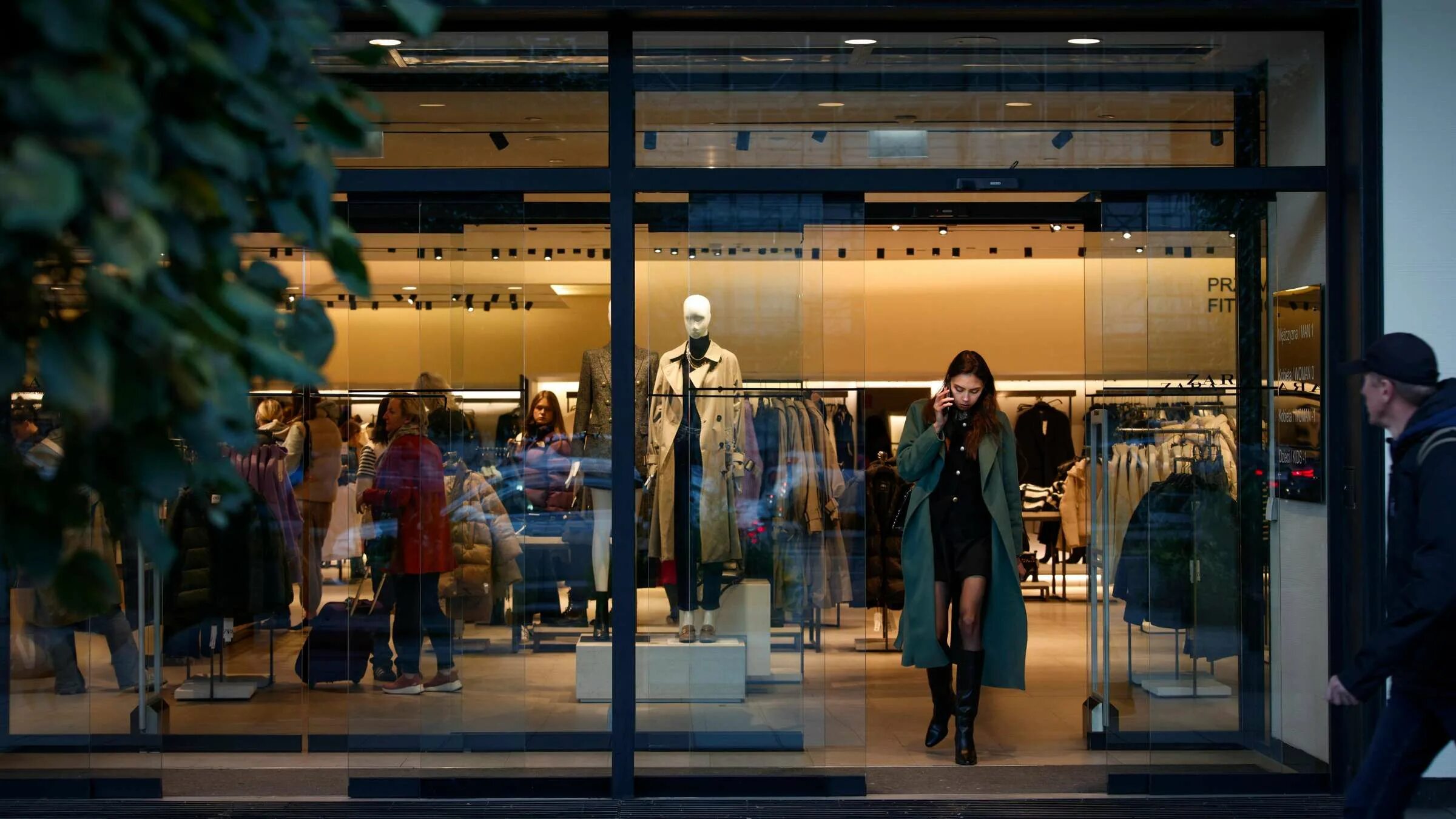 Zara как называется. Zara магазин. zara в россии.