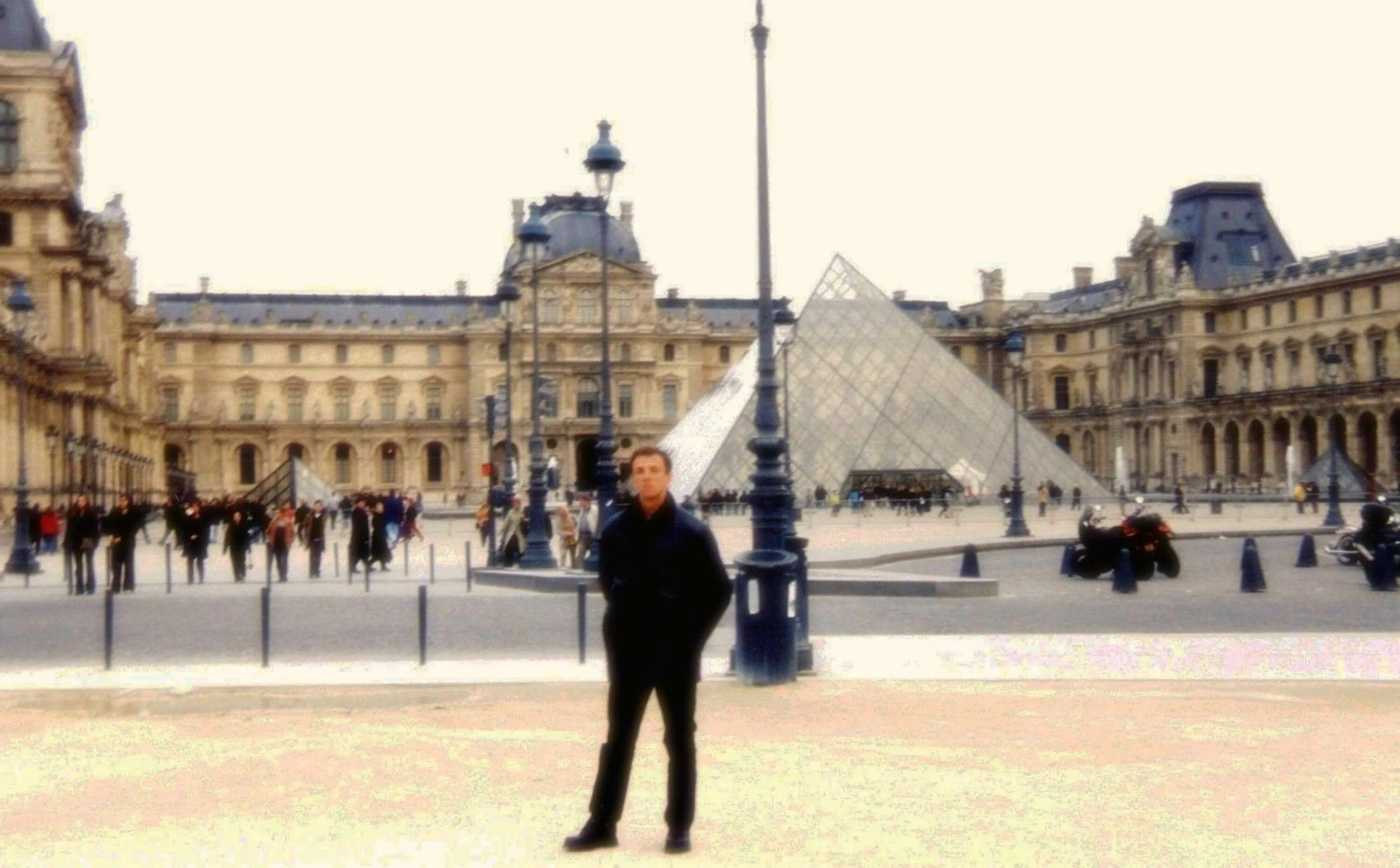 Бейонсе и джей зи клип в лувре. Свадебный пир в лувре. Искусство собраны. Клип в лувре. Ника самофракийская.