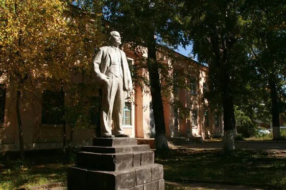 Ленин томск история. Памятник ленину томск. статуя ленина в томске. улица ленина томск памятник ленину. памятник томск ул шевченко.