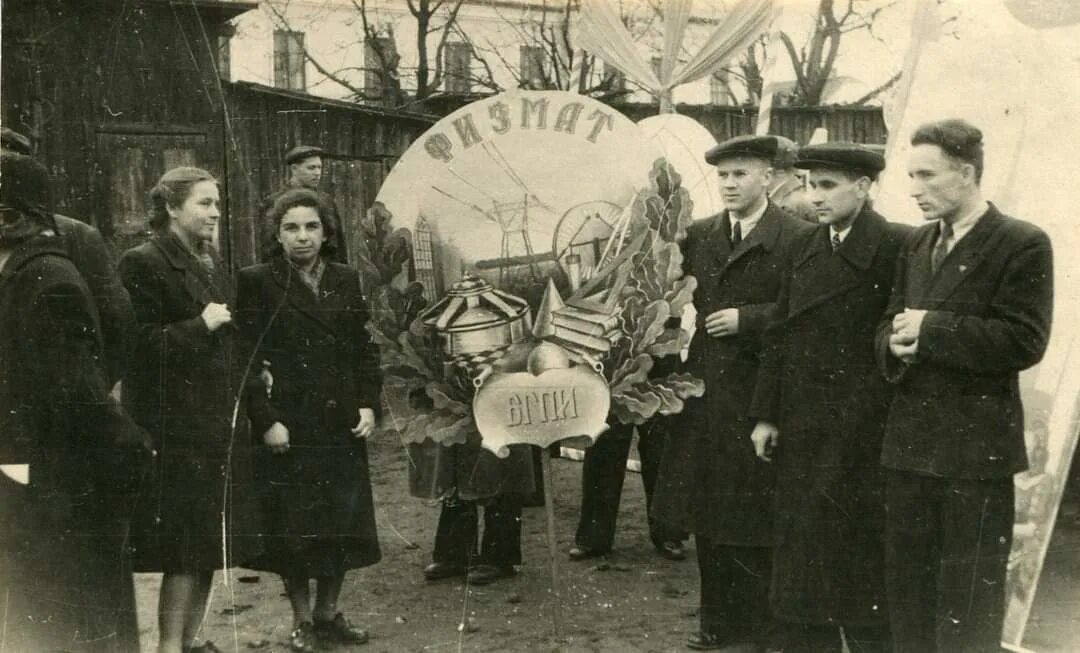 Брест 1 мая. Фотографии брест 1950.