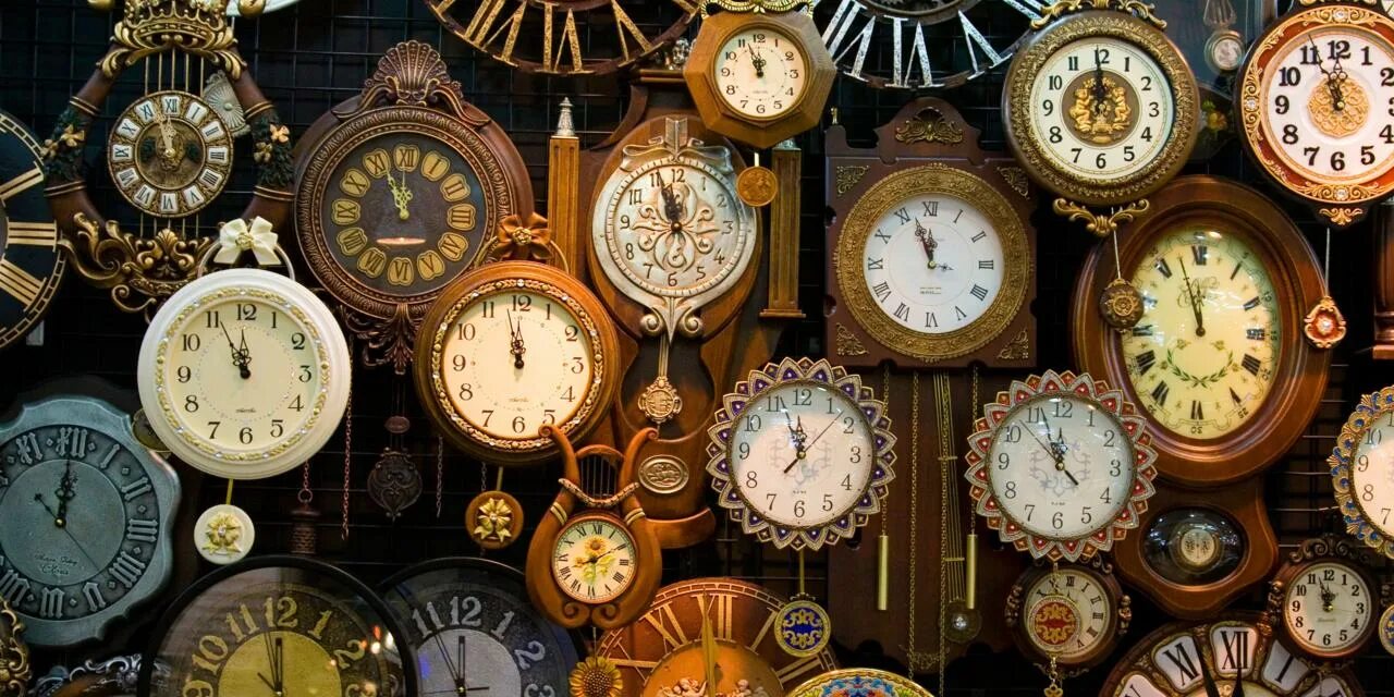 По часовой и против часовой стрелки. Часы на вытянутой вперед руке. Стихи про часы для детей. Clocks and more clocks. По часовой часовой стрелки.