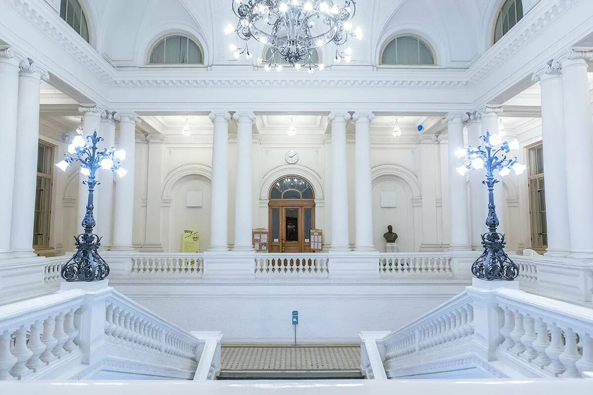 Политехнический университет в санкт петербурге белый зал. Санкт-петербургский политехнический университет петра великого. белый зал спбгпу петра великого. политех петра спб. университет петра великого в санкт-петербурге внутри.