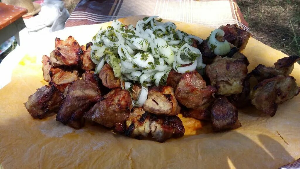 Сочный шашлык. Шашлык люля-кебаб на мангале. Шашлык когалым. Кавказская кухня люля кебаб. Шашлык армянский из свинины чалагач.