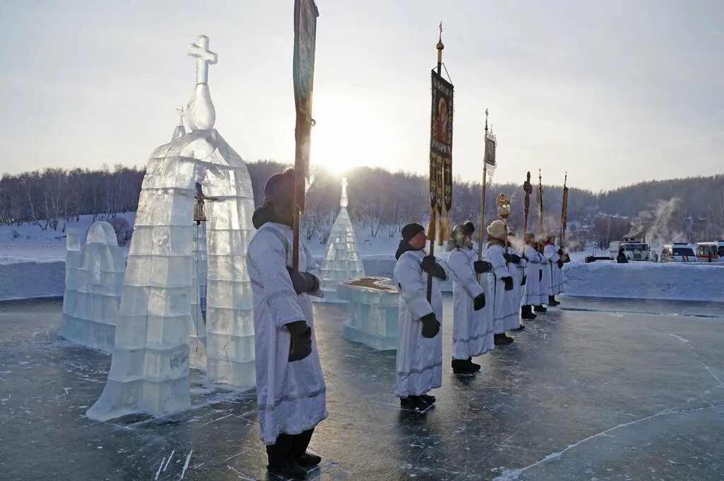 Проруби на крещение 2023 в спб. Крещение лед. Крещение лед. Купель для крещения в храме. Крещение лед.