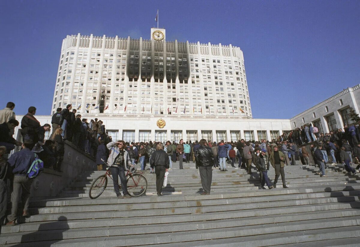 Белый дом события. 1993 белый дом обстрел. дом правительства 1993 год. белый дом обстрел 1993 ельцин. конституционный кризис 1993 года обстрел белого дома.