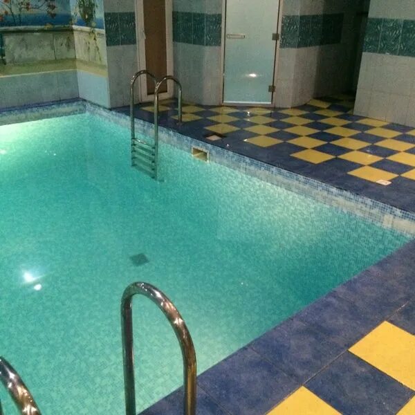 Сауна роща в старом осколе. Сауна афродита старый оскол. Баня роща. Кантри клаб геленджик. Баня саров березовая роща.