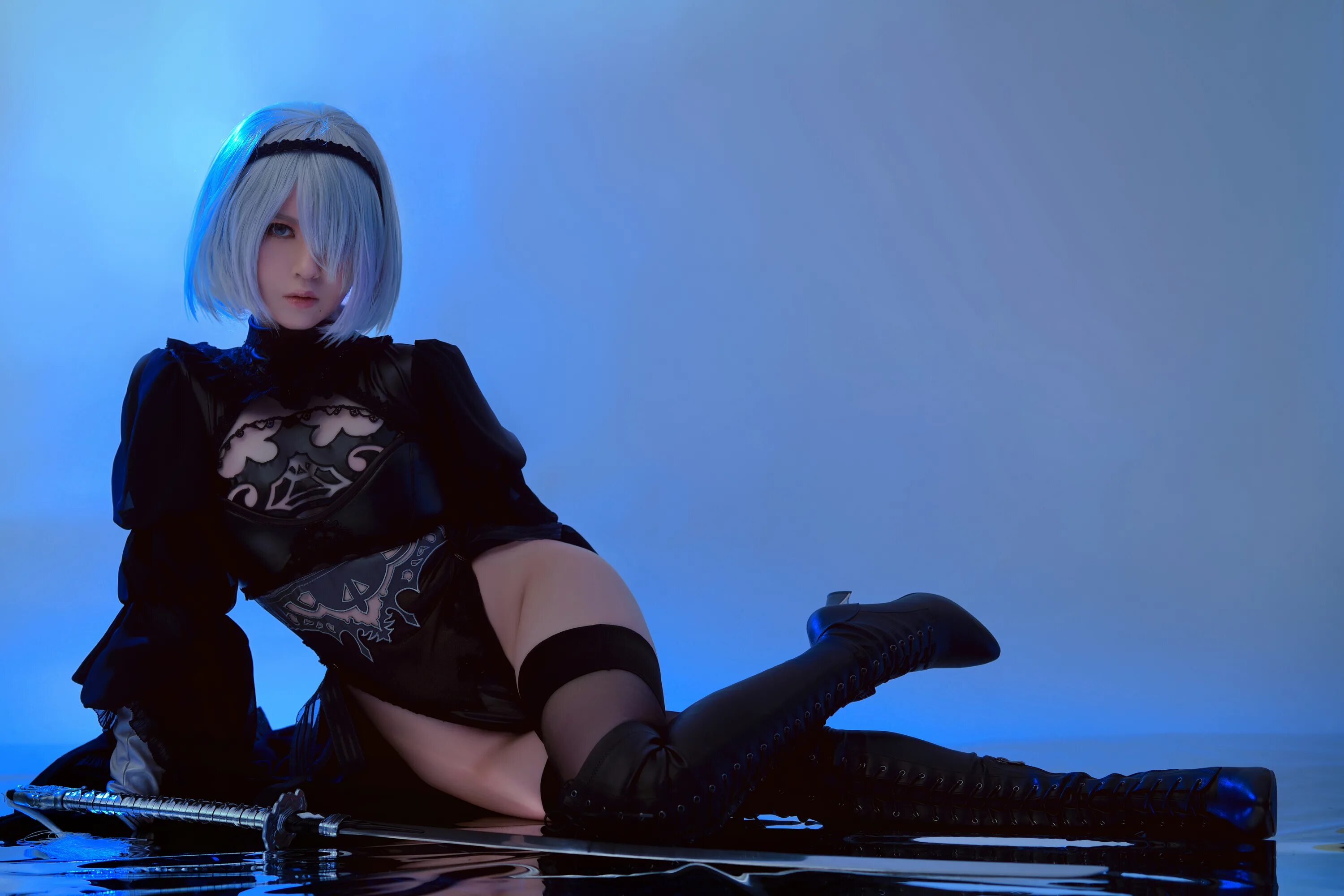 Nier 2b 18. 2b Cosplay Пирожникова. Ниер автомата 2b. NIER Automata 2b косплей. Ниер автомата косплей.