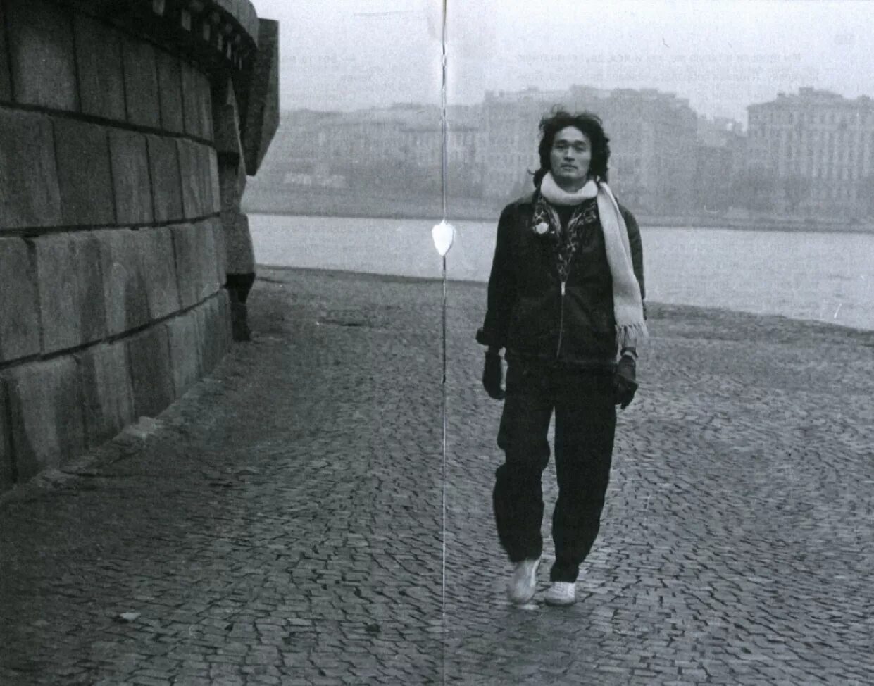 Группа зоопарк майк и цой. Группа кино видели ночь. Группа зоопарк майк и цой. Виктор цой 1986. Виктор цой бездельник.