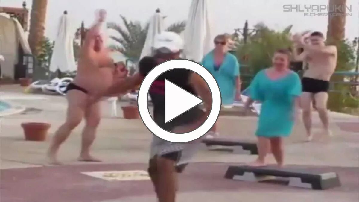 женщина я не танцую. самое популярное видео на ютубе мужик танцует. видео с танцующим мужиком. танец под despacito. парень танцует диспасито.