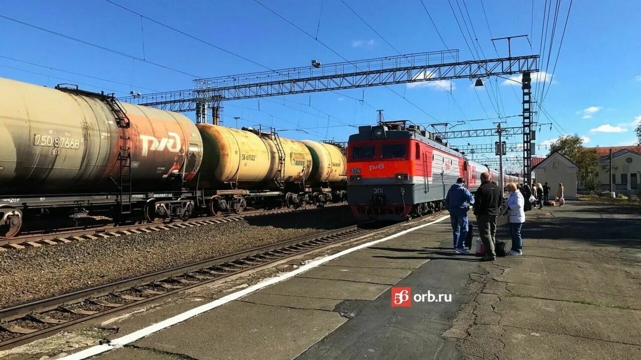 Уренгой поезд. Парень из оренбурга на поезде. Поезд оренбург санкт-петербург. Поезд оренбург москва. Поезд новый уренгой оренбург.