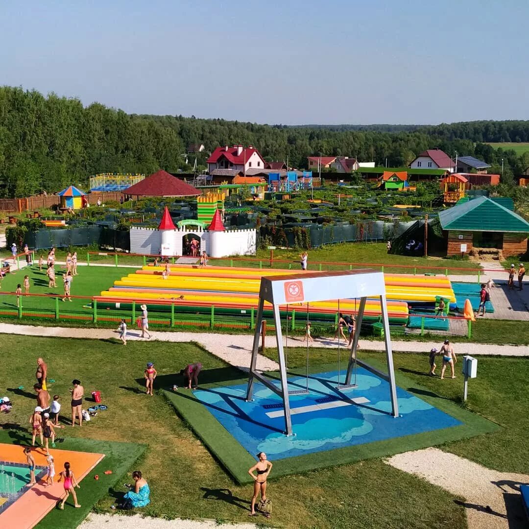 Погулять в выходные в подмосковье. Парк Дикие белки Солнечногорск. Места отдыха в Подмосковье. Место отдыха для детей. Парк отдыха в Подмосковье.