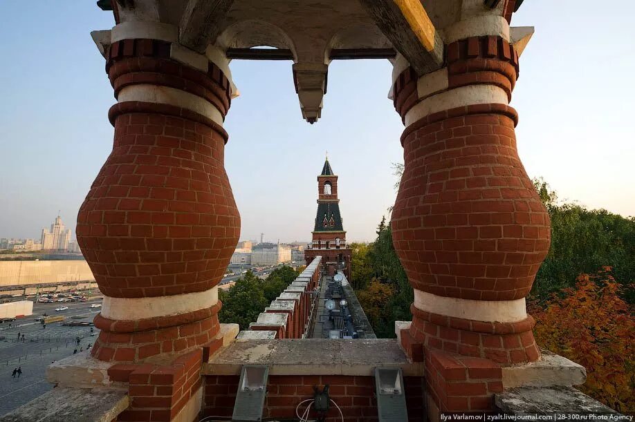 Беклемишевская башня кремля. Стена с башней в москве. Башни кремля тайницкая башня. Стены московского кремля (20 башен), 1516. Стены и башни московского кремля.