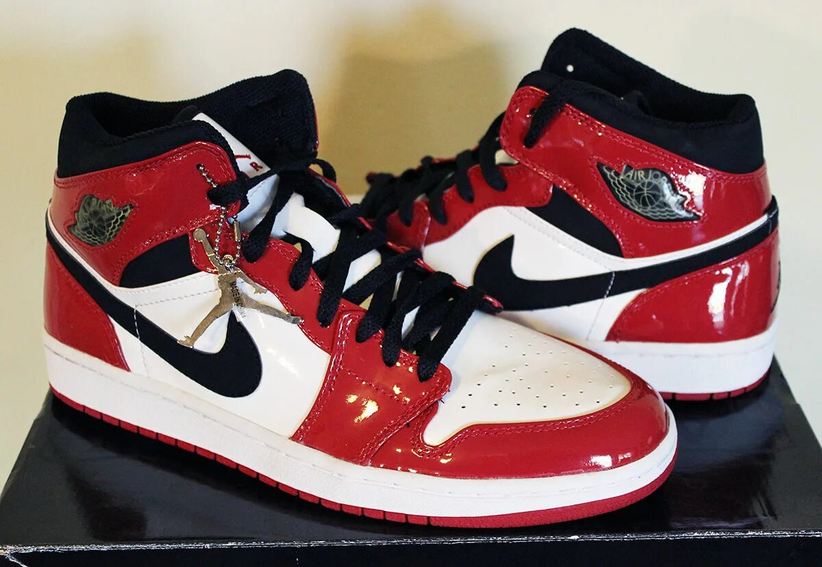 Лаковые джорданы. Nike air jordan 1 high og. Nike jordan 1 red white. Air jordan 6 лакированные. Nike air jordan 1 high og.