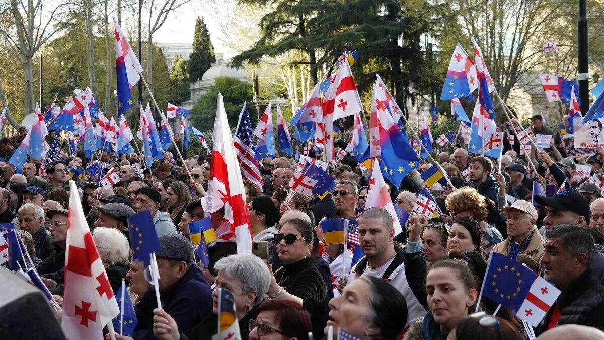 Митинг. Народ на митинге. Митинги в Европе. Европа люди фото.