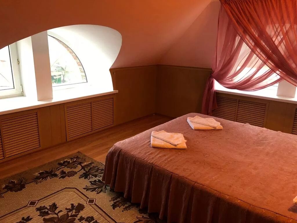 Сергиев посад гостиница адрес. Отель посадский в сергиевом посаде номера. Hotel sergiev. Ресторан русский дворик сергиев посад. Гостиница маршал сергиев посад.