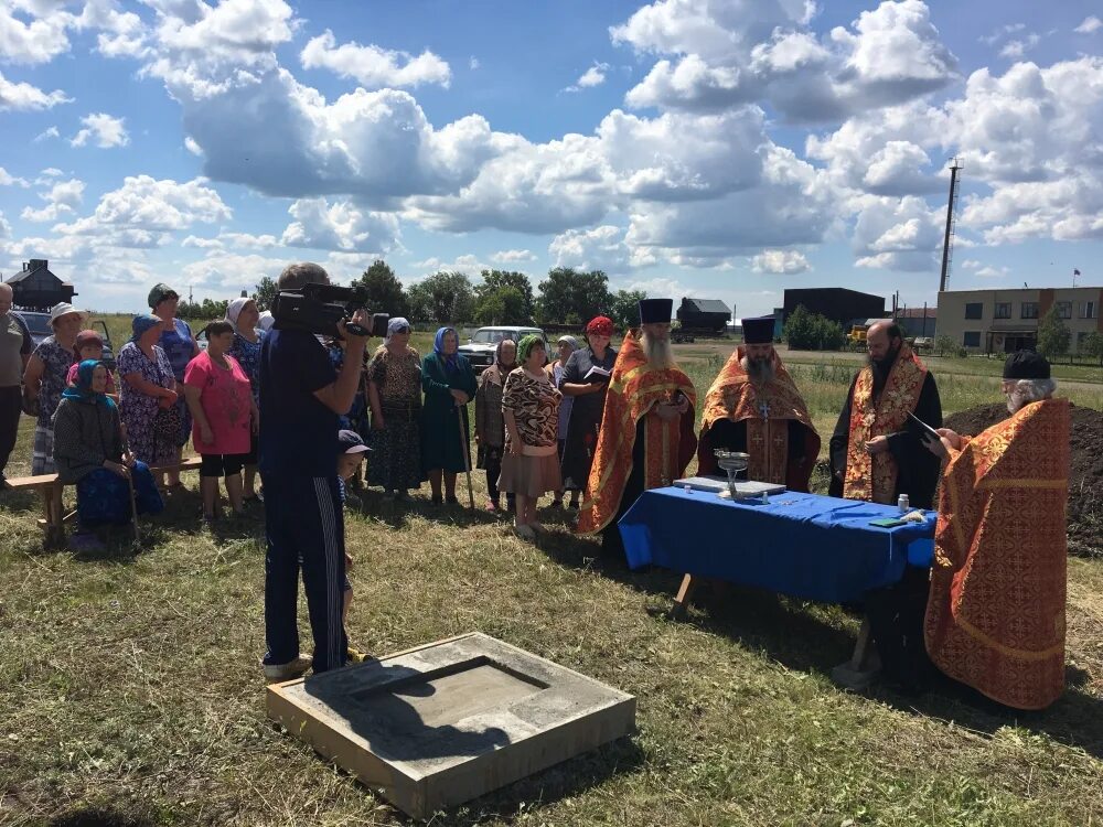 Погода в селе новосимбирка. Погода в селе новосимбирка. Церковь село новосимбирка. Новосимбирка школа. Храм николая чудотворца оренбург.
