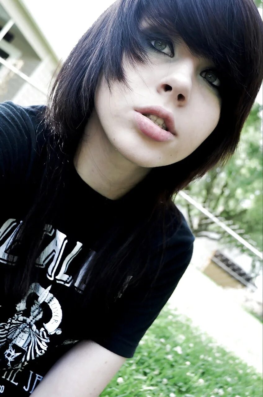 Femboy boy. Саша фембой. Фембой emo boy. Женственные эмо. Женственные парни.