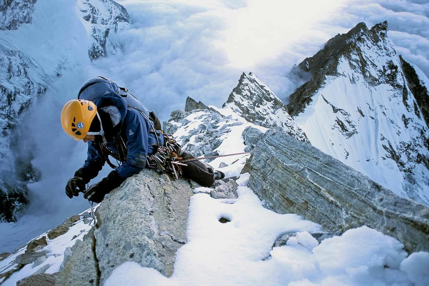 Альпинизм. Альпинизм the North face Эверест. Конрад анкер альпинист. Экстремальный туризм альпинизм. Приключенческий (экстремальный) и спортивный туризм.