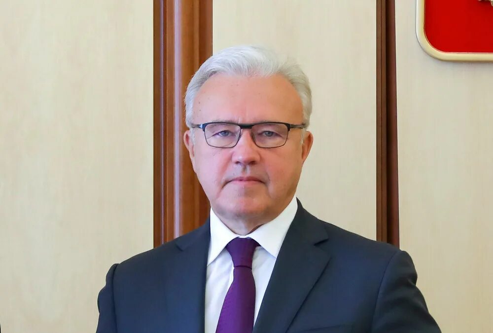 Губернатор красноярского края табличка. Первые губернаторы красноярского края. Пономаренко зам губернатора красноярского края. Вертолет губернатора красноярского края. Первые губернаторы красноярского края.