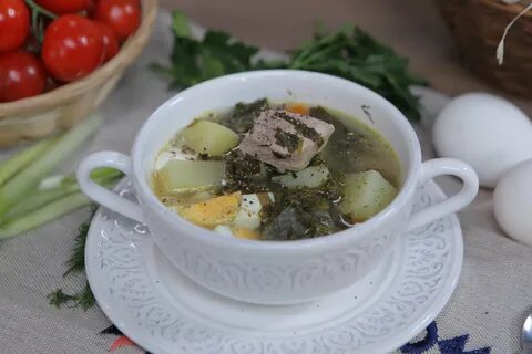 Зеленый борщ с щавелем с мясом