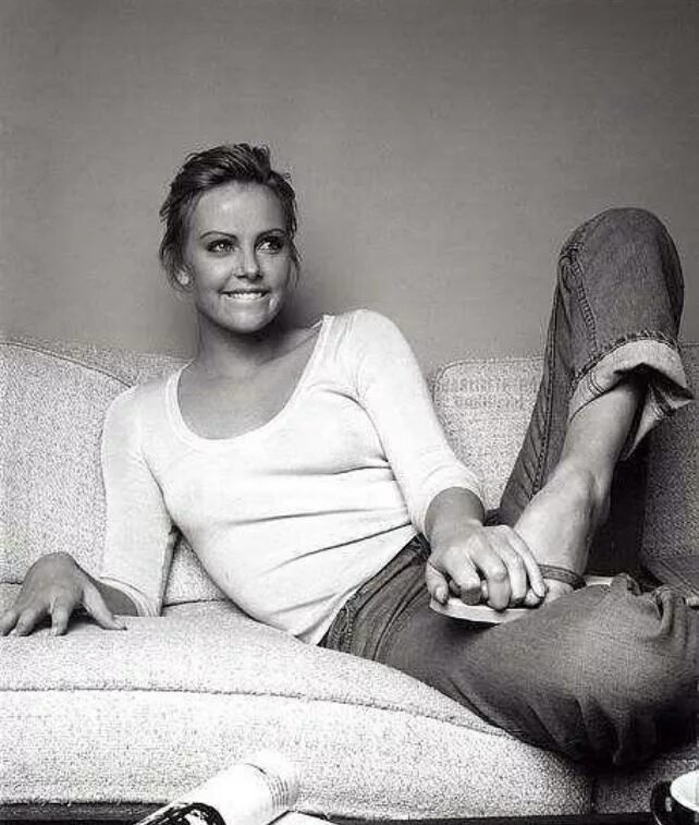 Pin by Sonya Savova on Female Hair-Styles Charlize theron, Charlize theron hair,